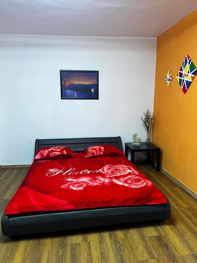 Crisshome1 Bucarest Esterno foto